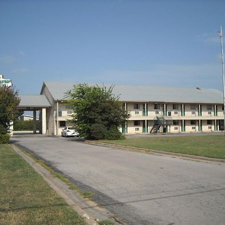 Bastrop Inn Exterior photo